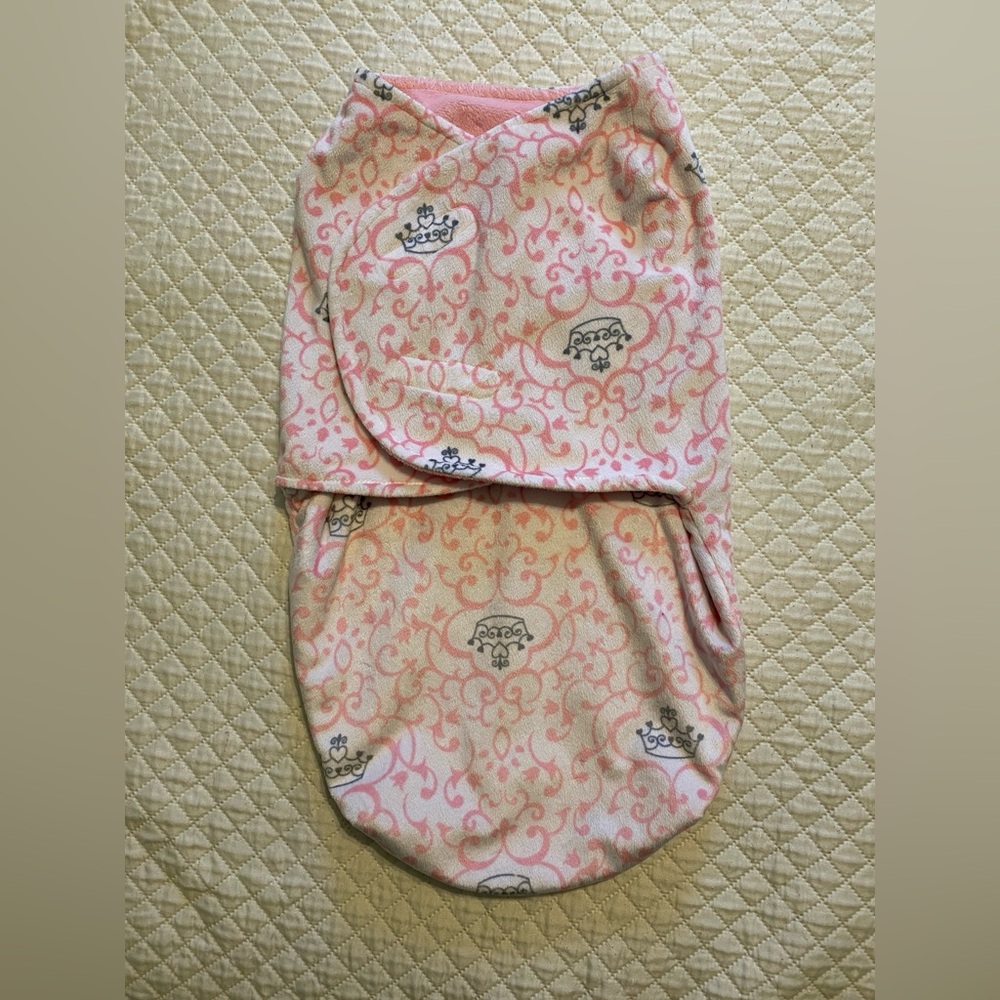Starting Out Pink and Gray Patterned Fleece Velcro Wrap